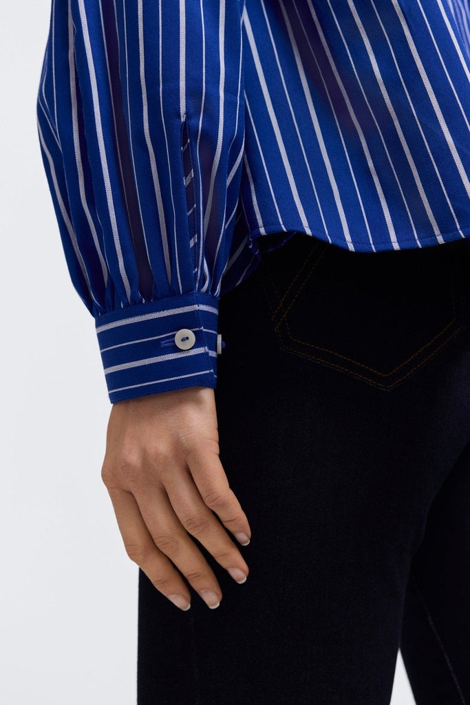 Close up view of the button cuffs of the Daphne Classic Wide Stripe Long Sleeve Popover Shirt #color_blue & white wide stripe