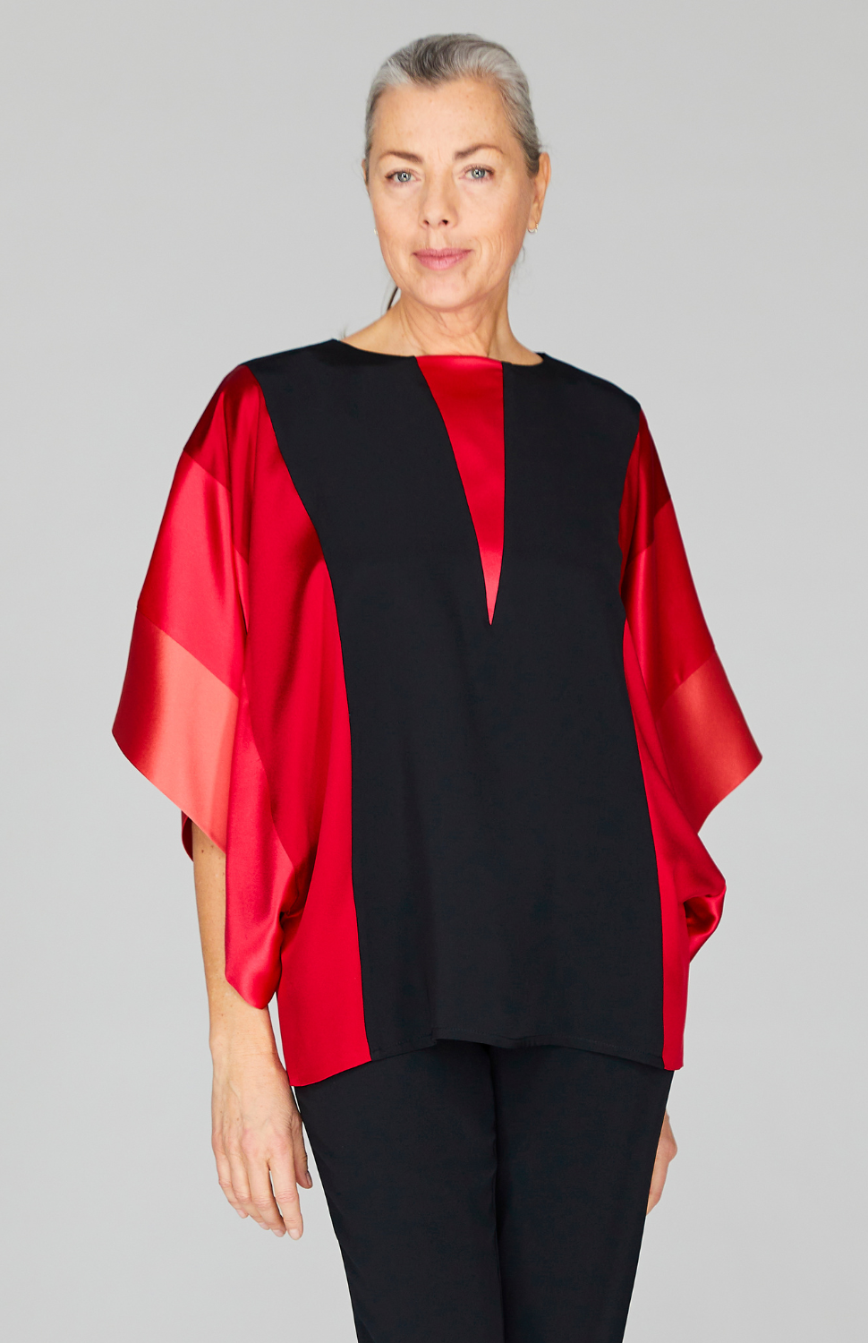 Fabienne is 5'10 and wearing Sunrise in size 00.