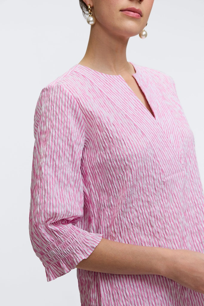 #color_white/pink crinkle jacquard