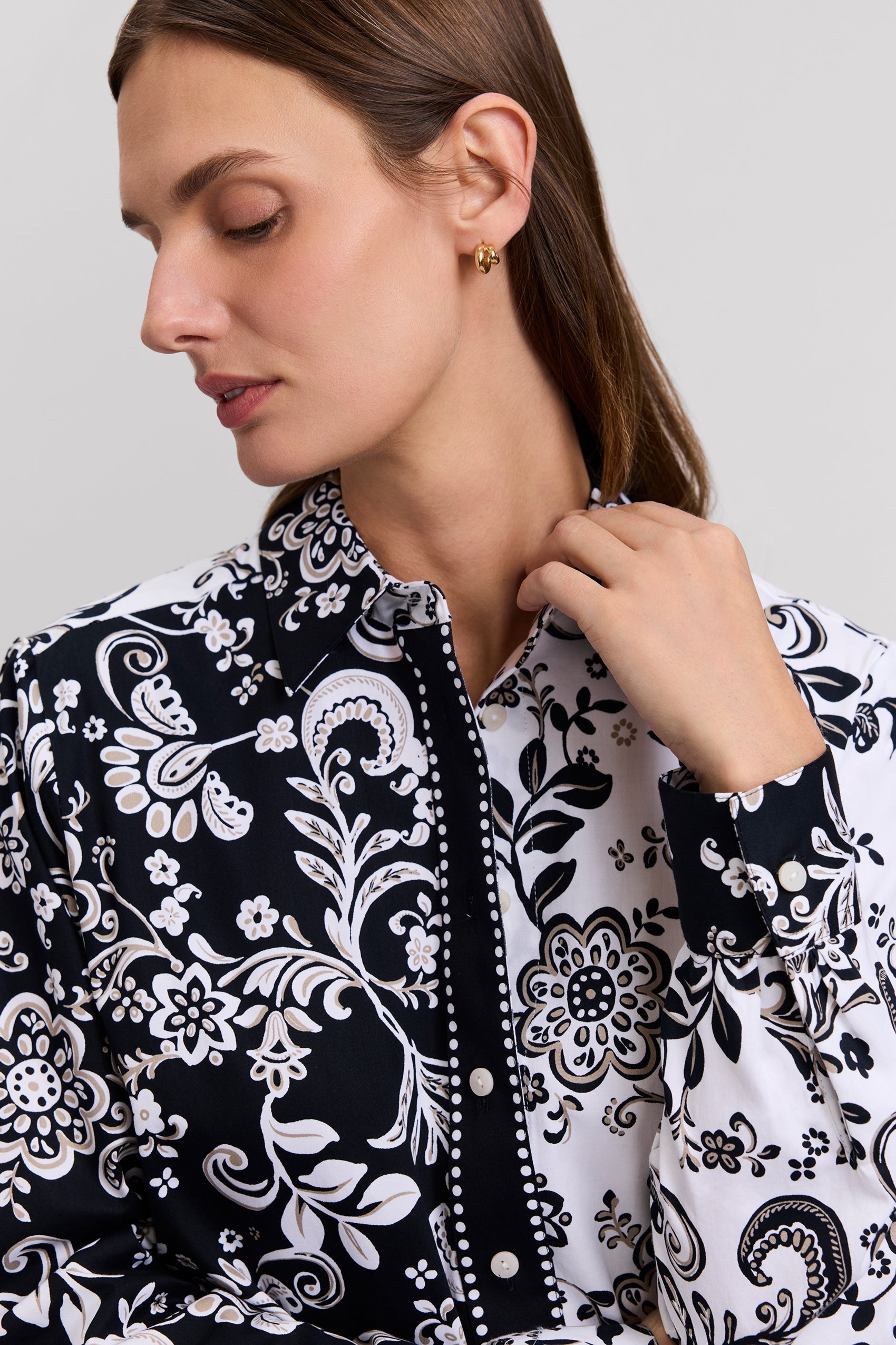 Jodie Abstract Daisy Long Sleeve Short Shirt