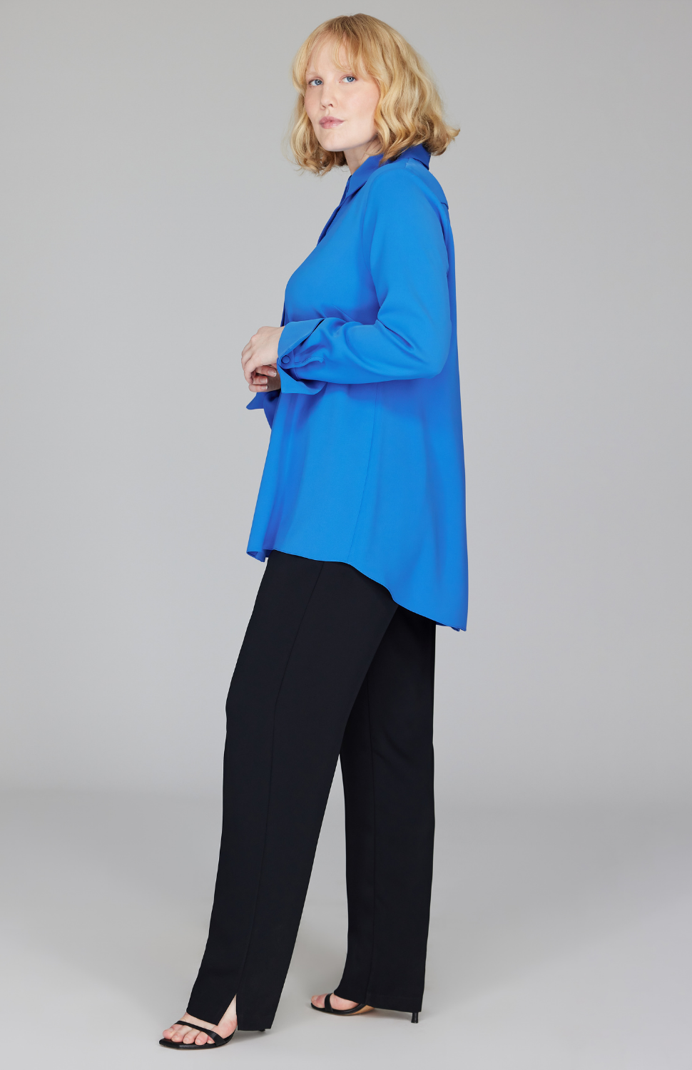 Molly is 5'9" and is wearing a size L in Cerulean.