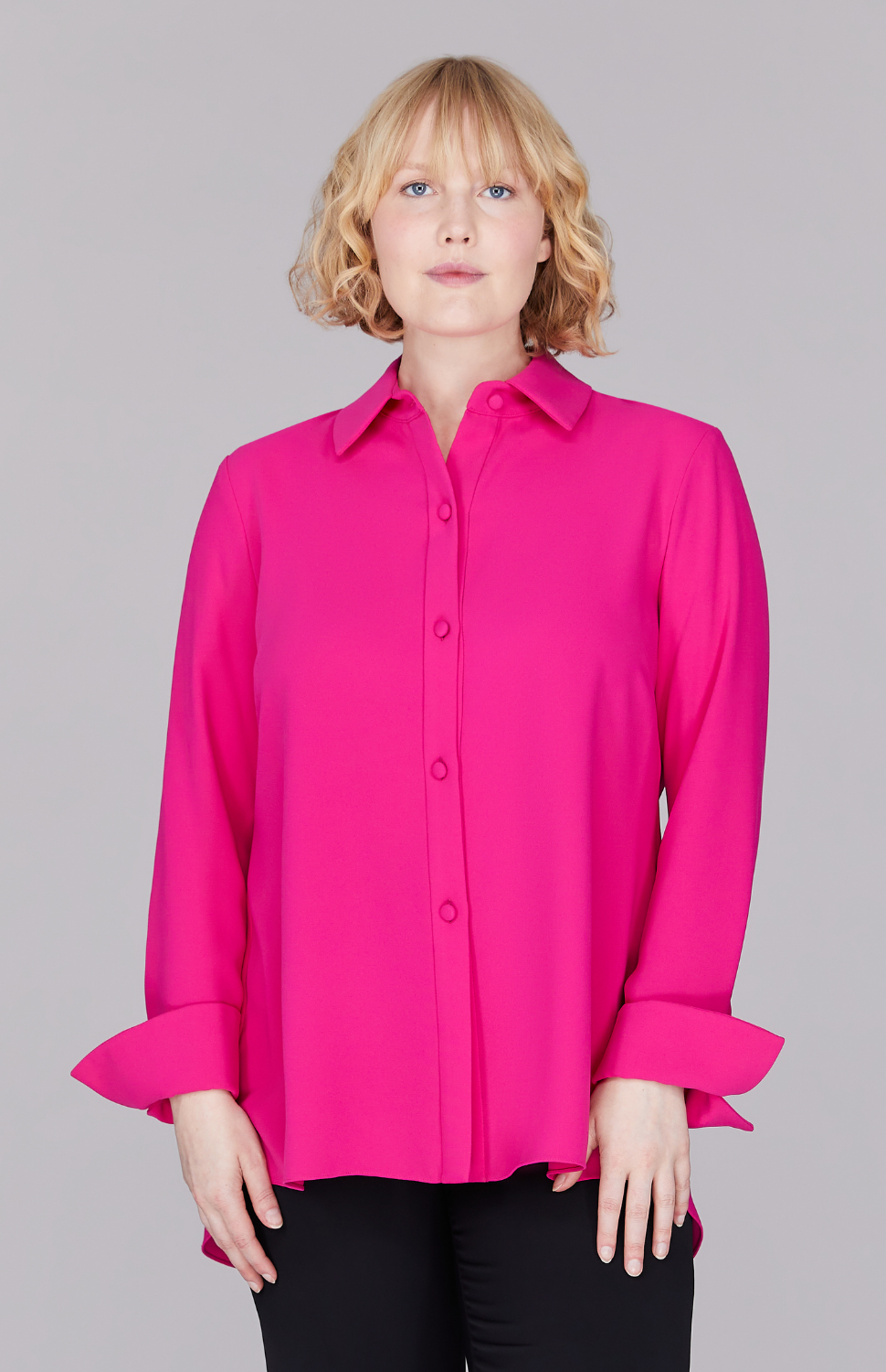 Molly is 5'9" and is wearing a size M in Pink.