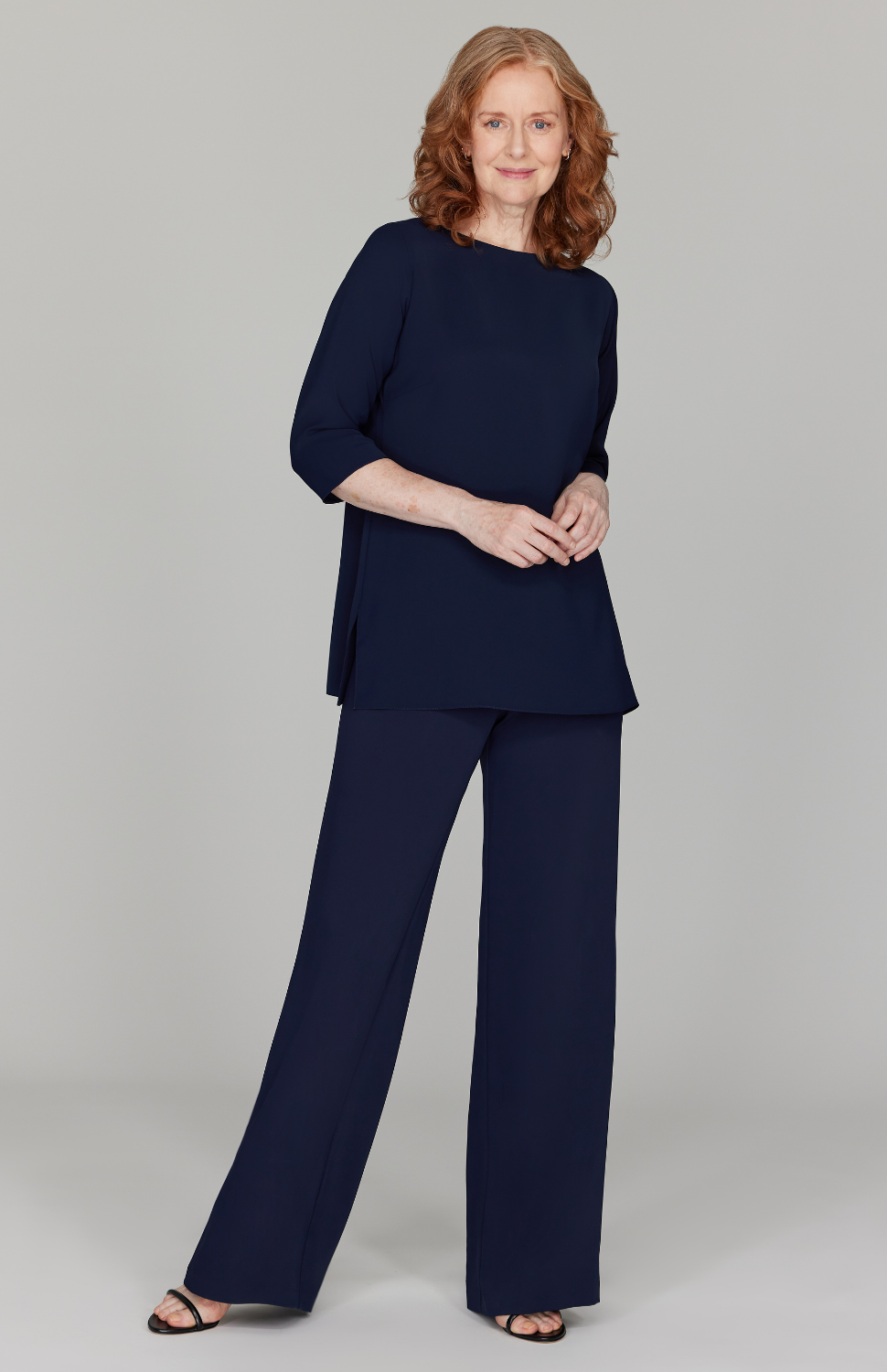 Amanda is wearing Midnight in size XS.