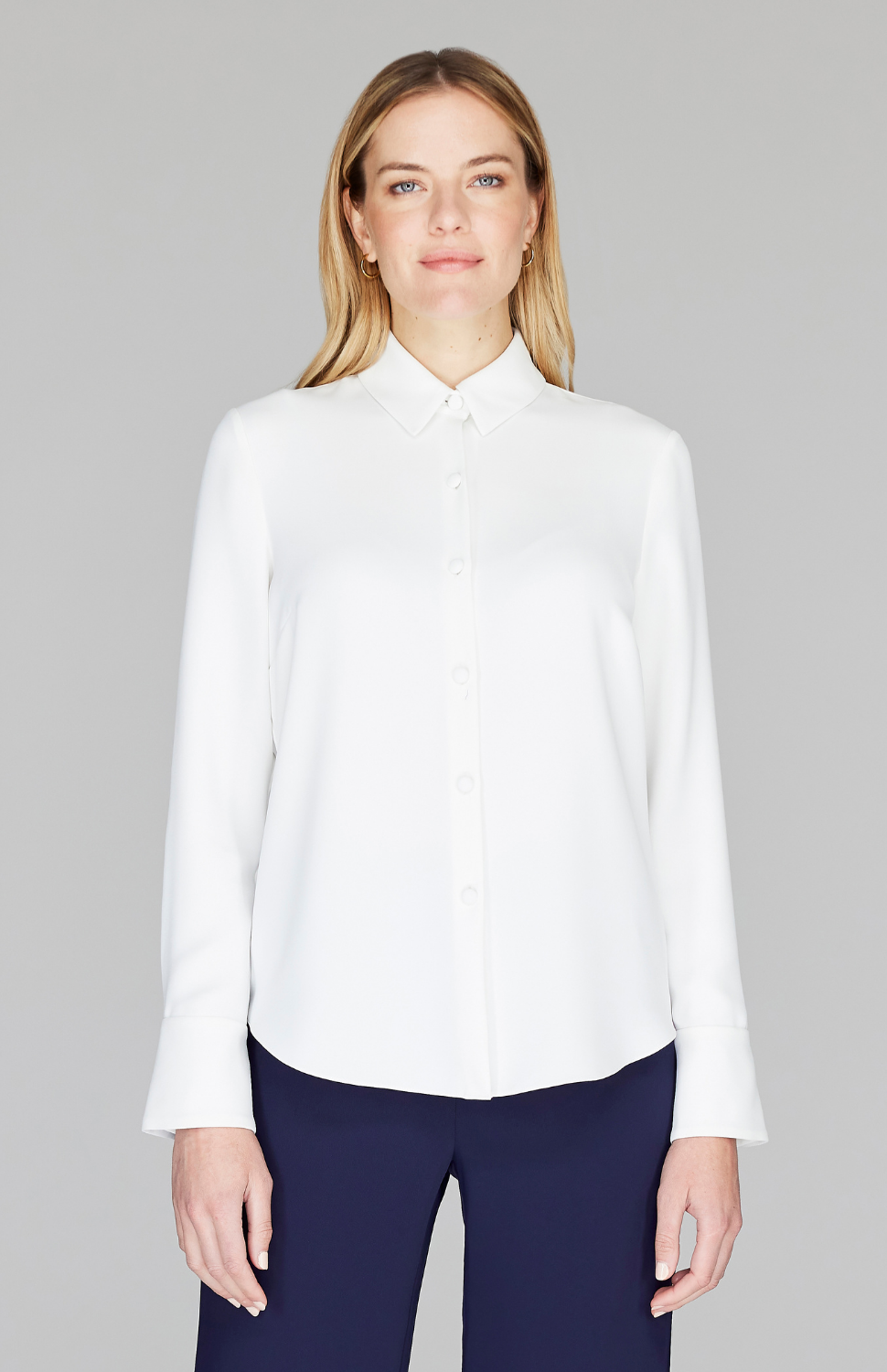 Gabby is 5'10" and wearing a size XS in Pearl.