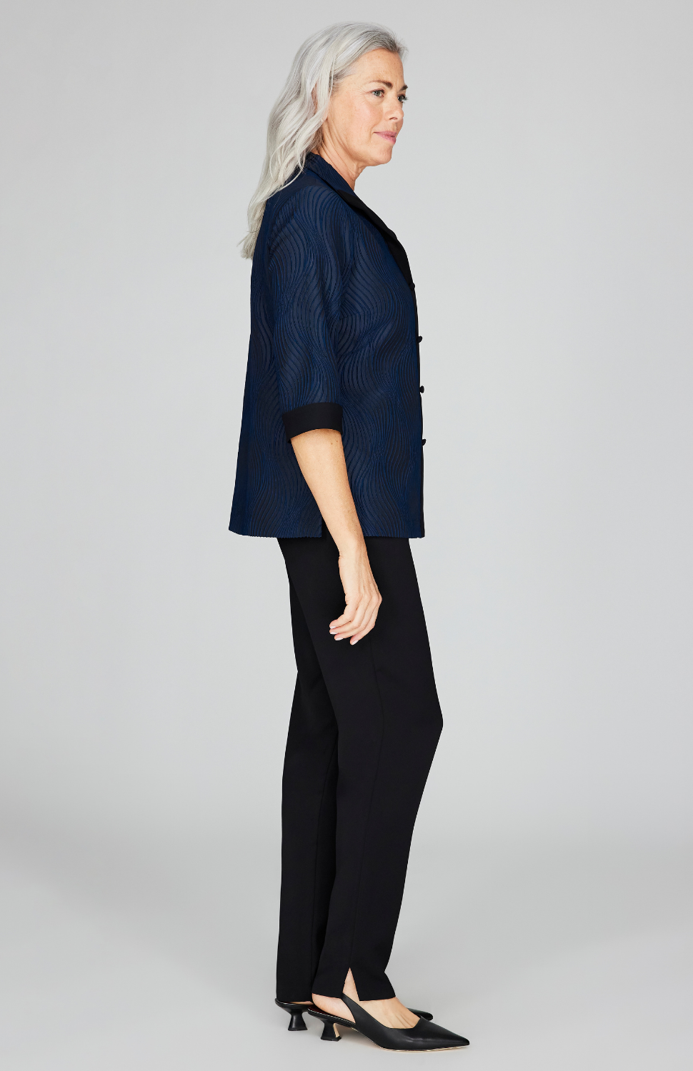Fabienne is 5'9" and wearing Midnight in size XS.