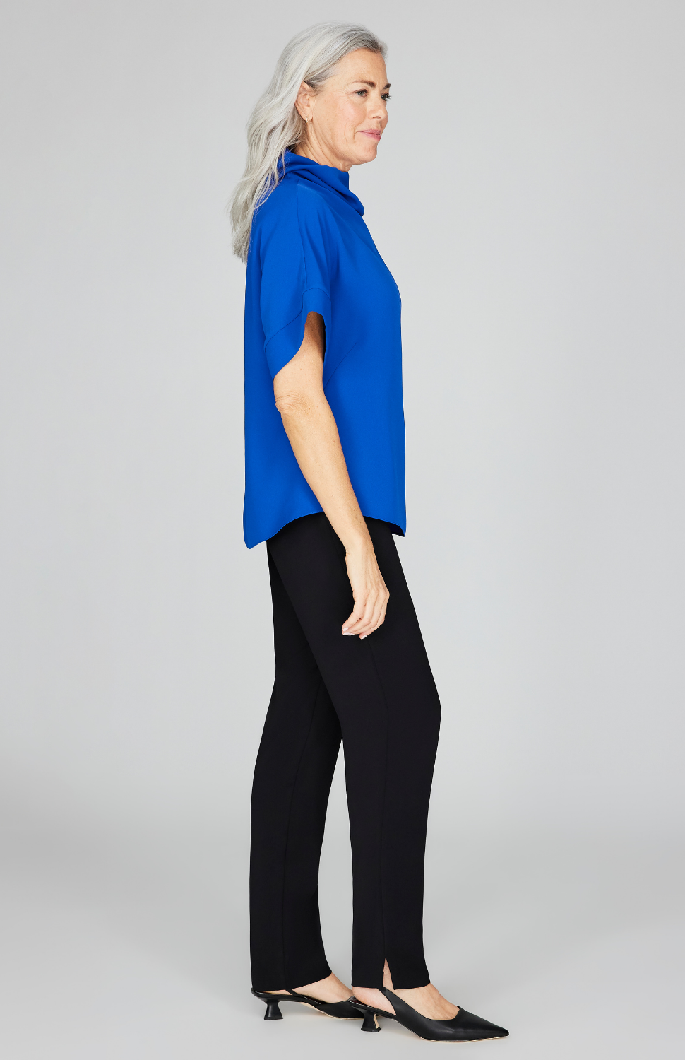 Fabienne is 5'9" and wearing Cobalt in size XS.