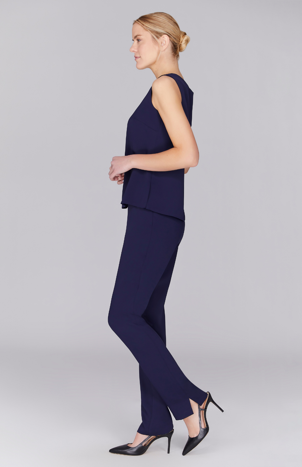 Gabby is 5'10" and wearing Midnight in XS.