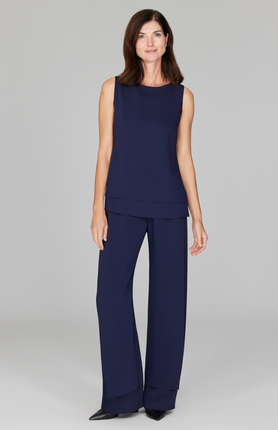 Ekaterina is 5'10" and wearing a size XS in Midnight.