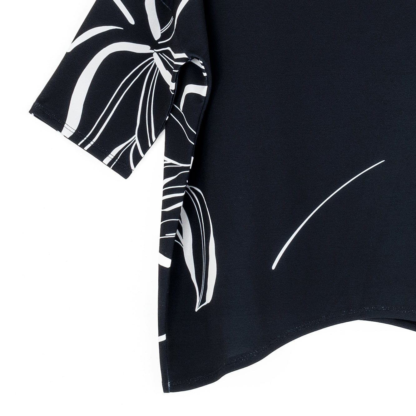 Loose Cut Half Sleeve Top - Floral Outline - Clara Sunwoo