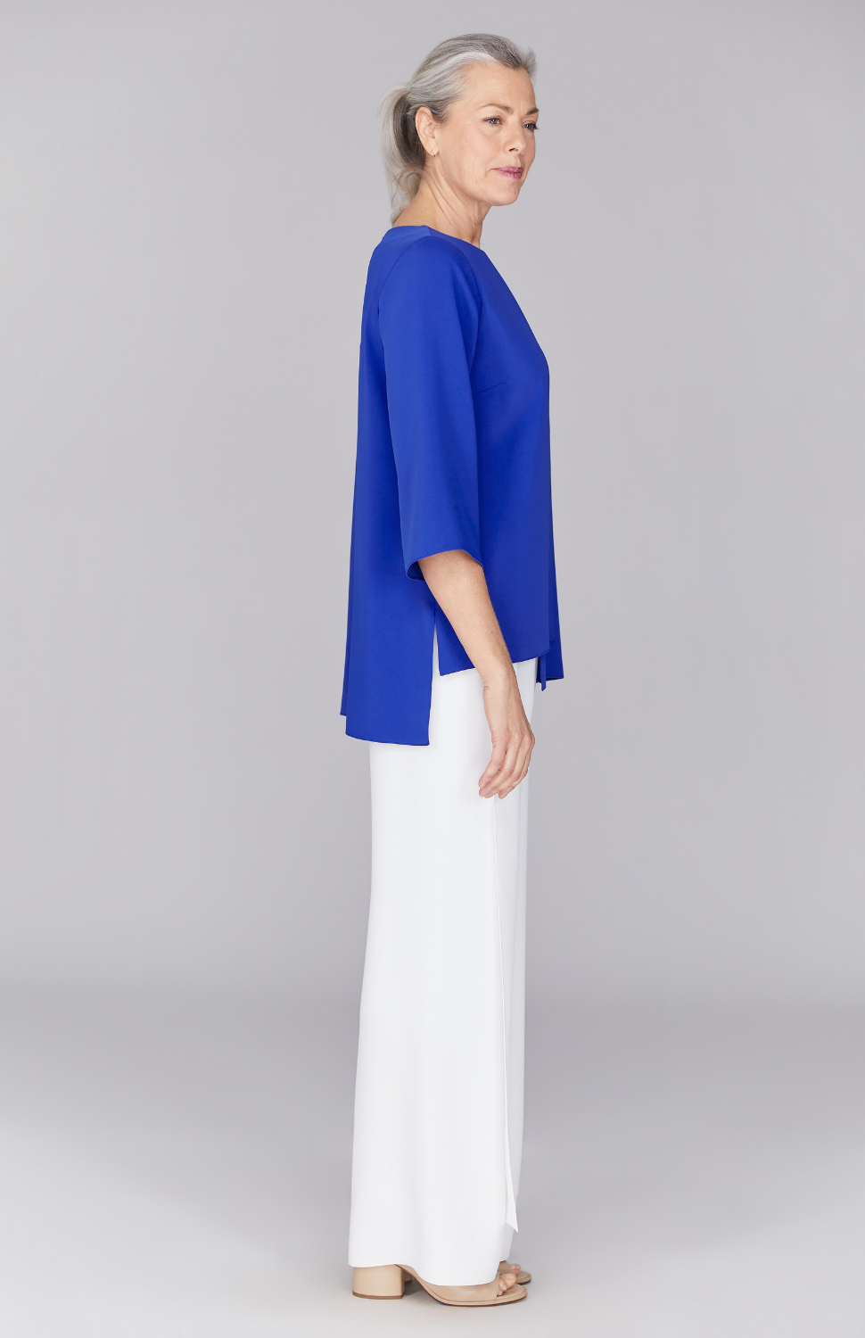 Fabienne is wearing Cobalt in size XS.