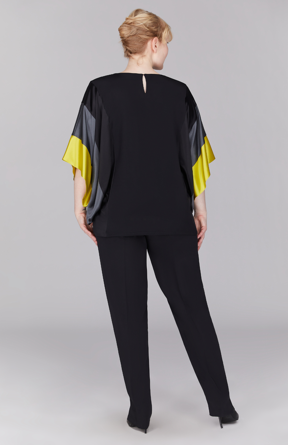 Molly is 5'9 wearing Citrus Flash in size 0.