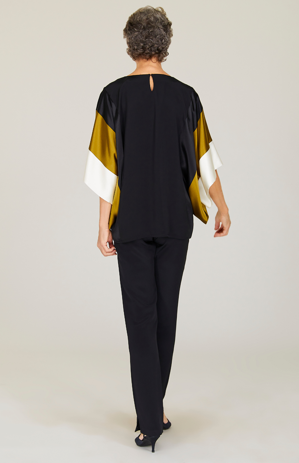 Nancy is 5'10 and wearing Luster 2 in size 00.