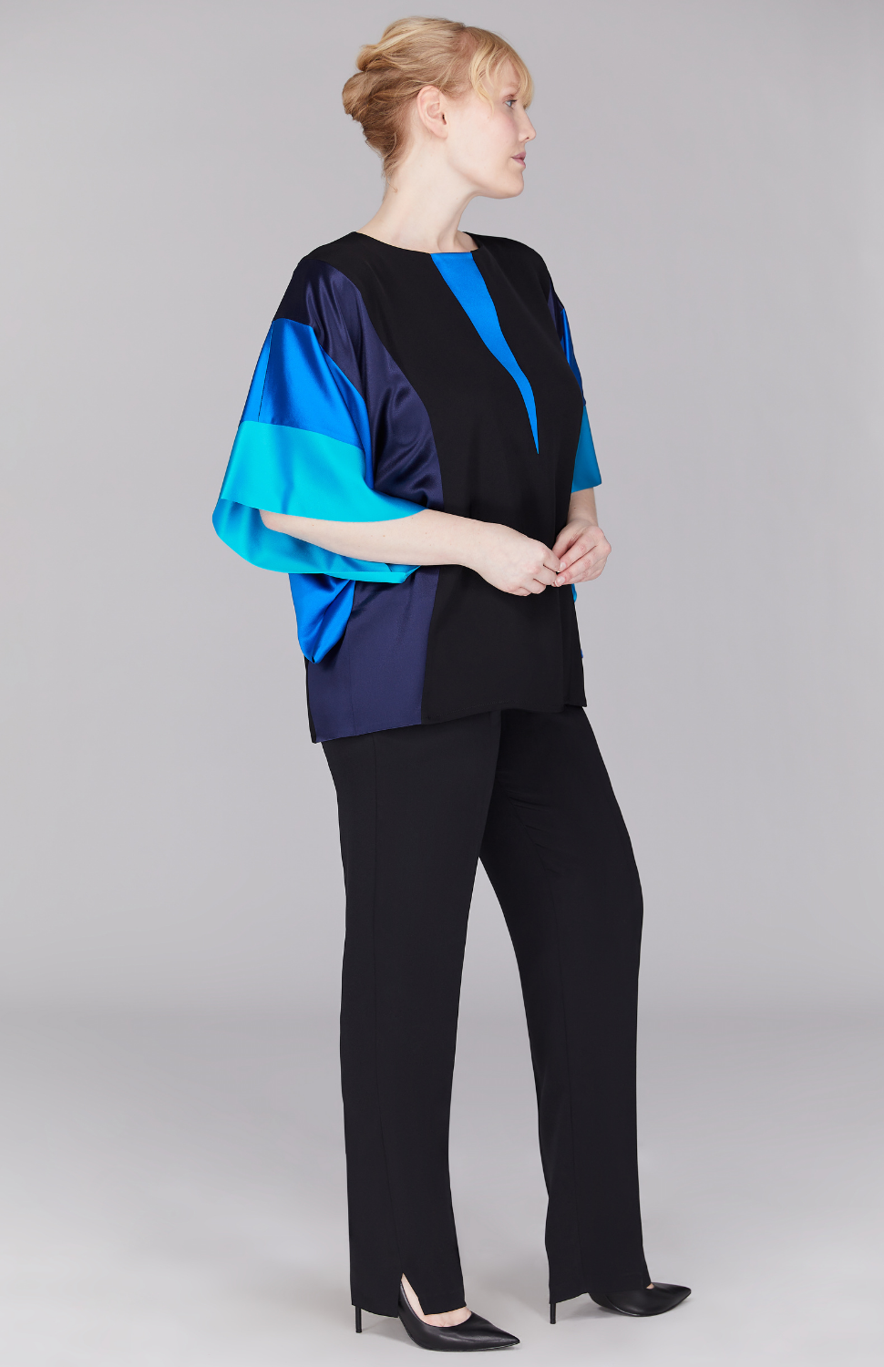 Molly is 5'9 and wearing Ultramarine in size 0.