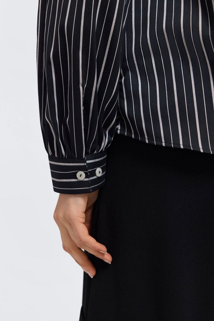 Close up of the button cuffs of the Daphne Classic Wide Stripe Long Sleeve Popover Shirt #color_black & white wide stripe