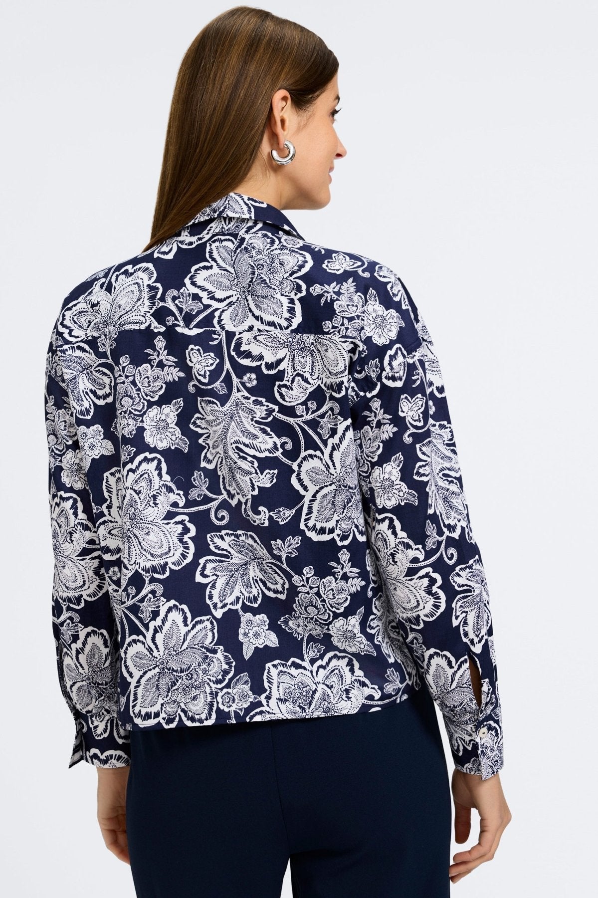 #color_navy/white woodblock floral