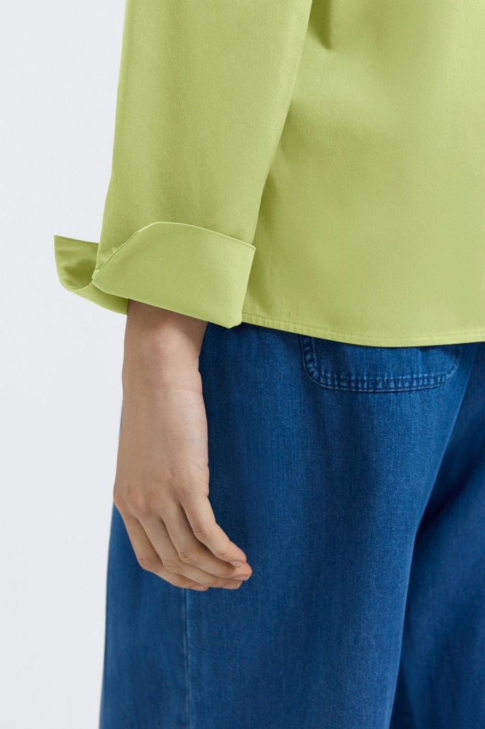 Close up view of the slit cuffs on the Tammy No Iron Stretch Long Sleeve Popover Shirt #color_celery