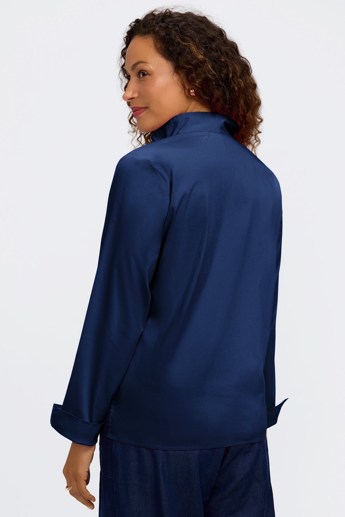 Back view of a woman wearing the Tammy No Iron Stretch Long Sleeve Popover Shirt #color_navy