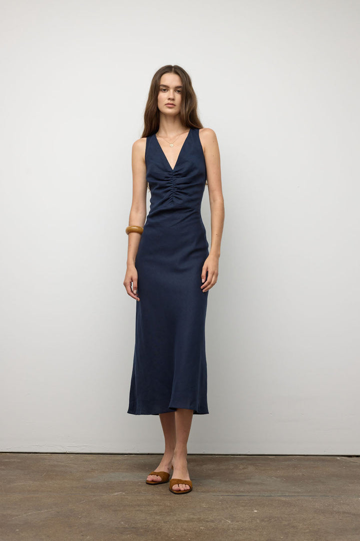 Sleeveless dress with shirring