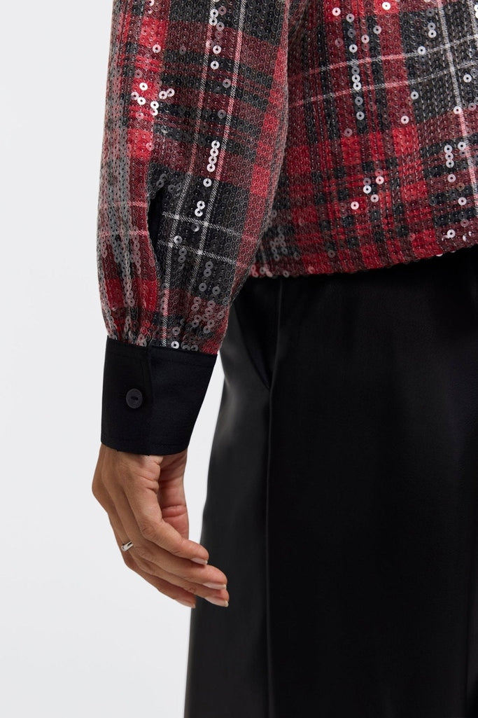 #color_sequined red plaid