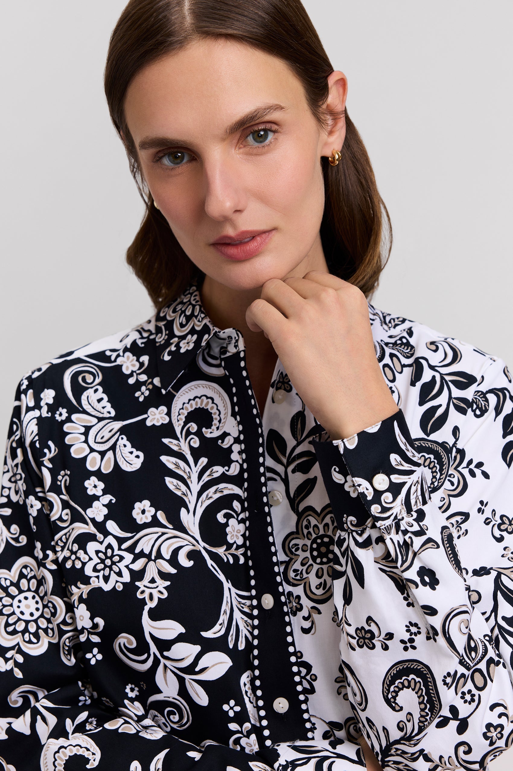 Jodie Abstract Daisy Long Sleeve Short Shirt