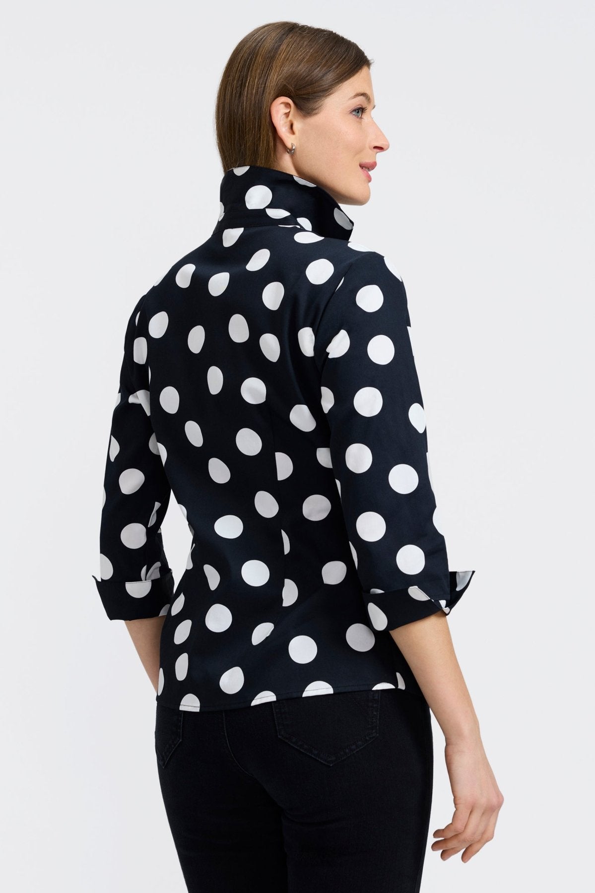 #color_black and white dot