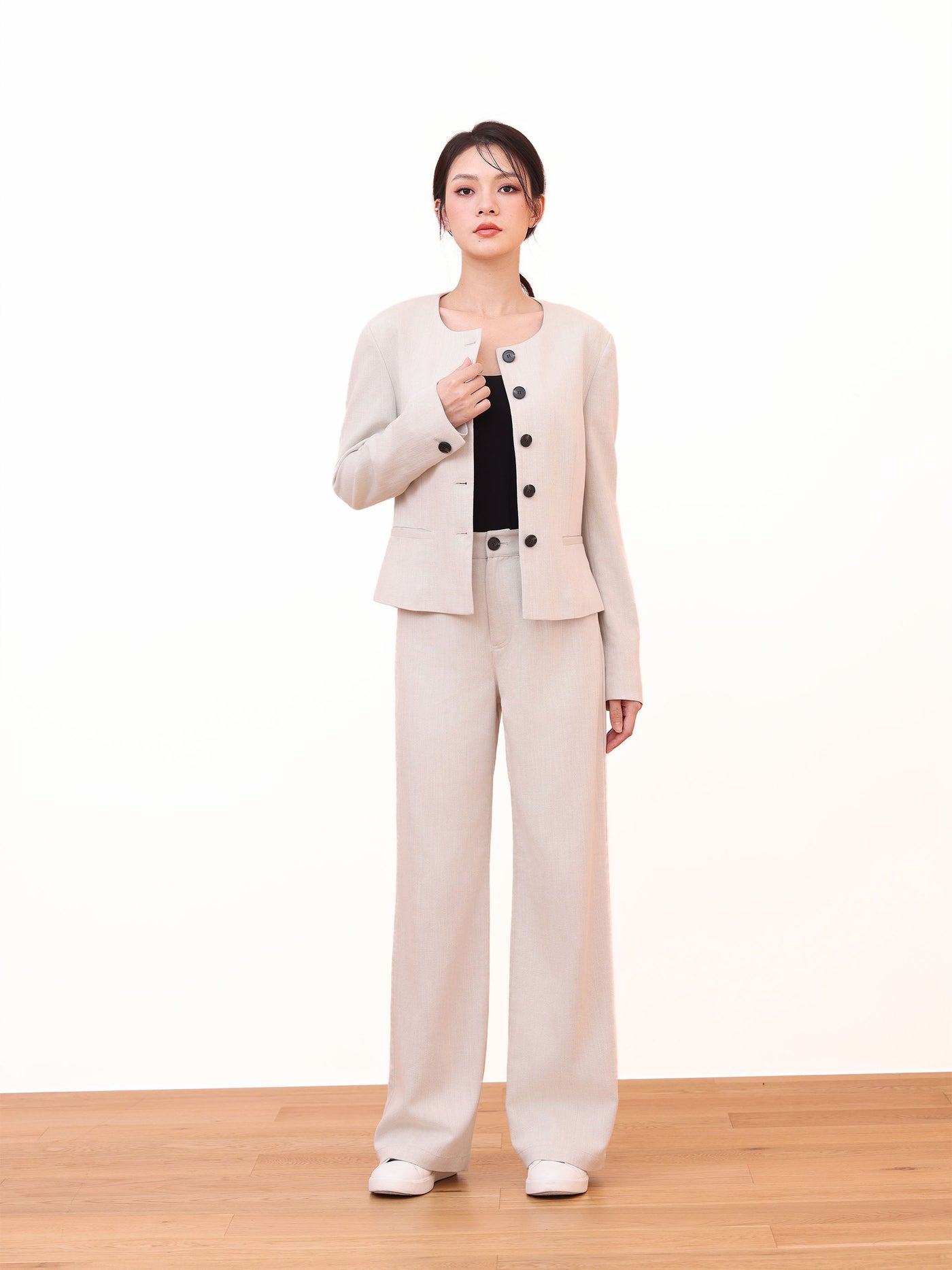 COLLARLESS BUTTONED SUIT JACKET
