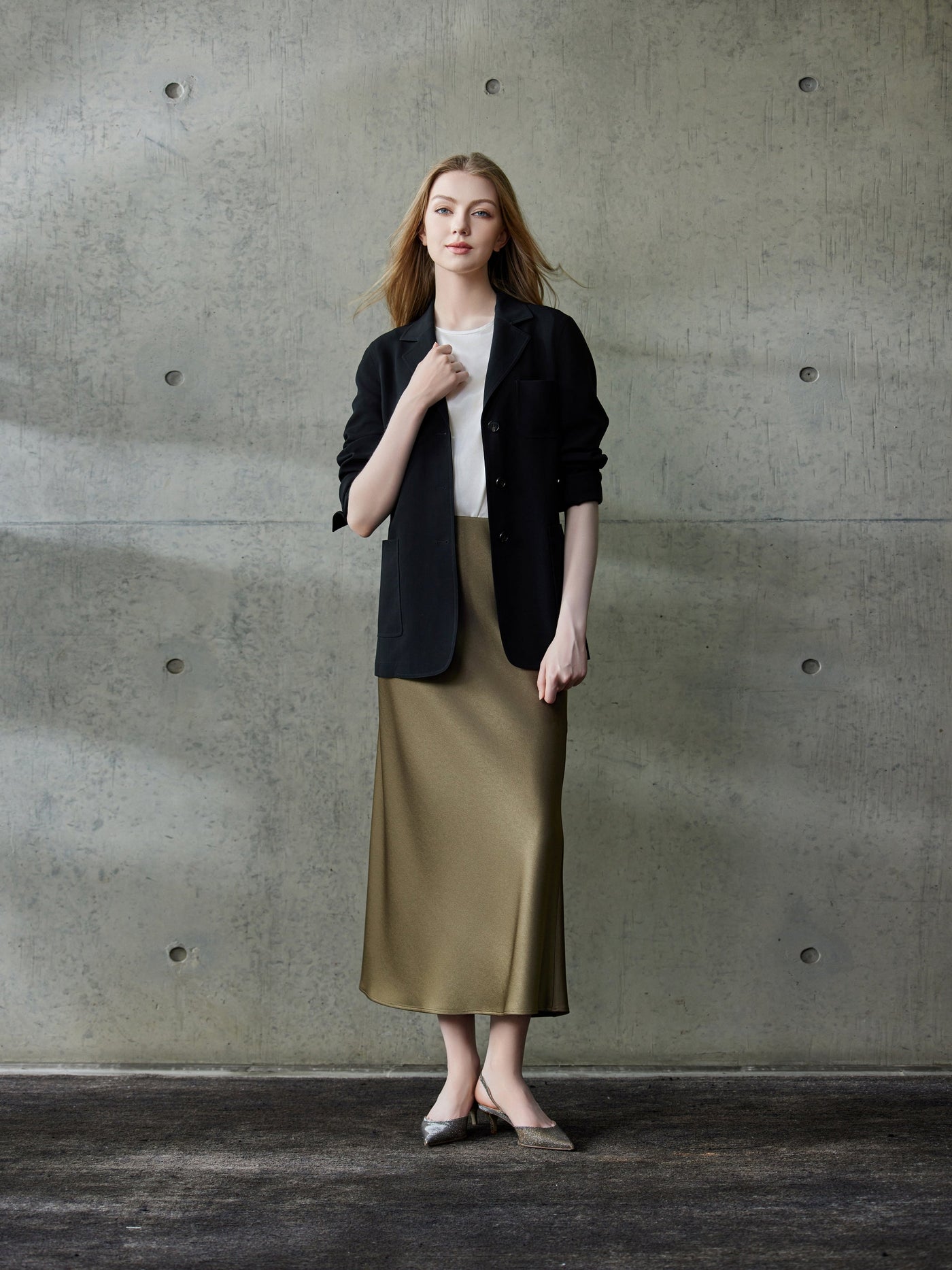 RELAXED CREPE BLAZER W/ BACK DETAIL