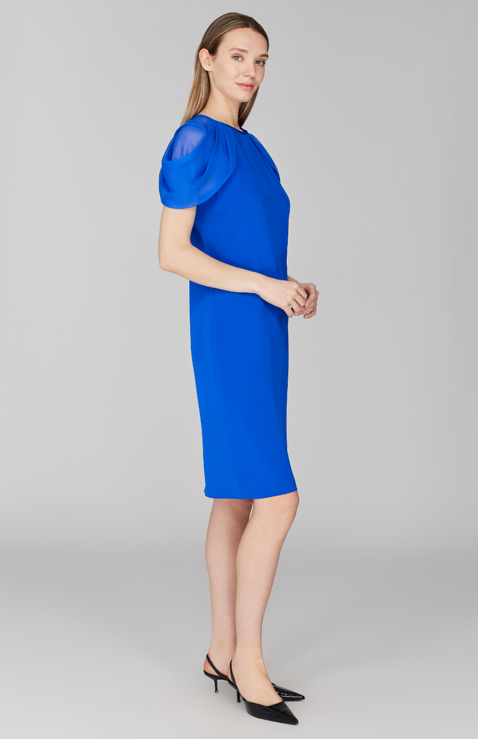 Morgan is 5' 11" and wearing Cobalt in size XS.