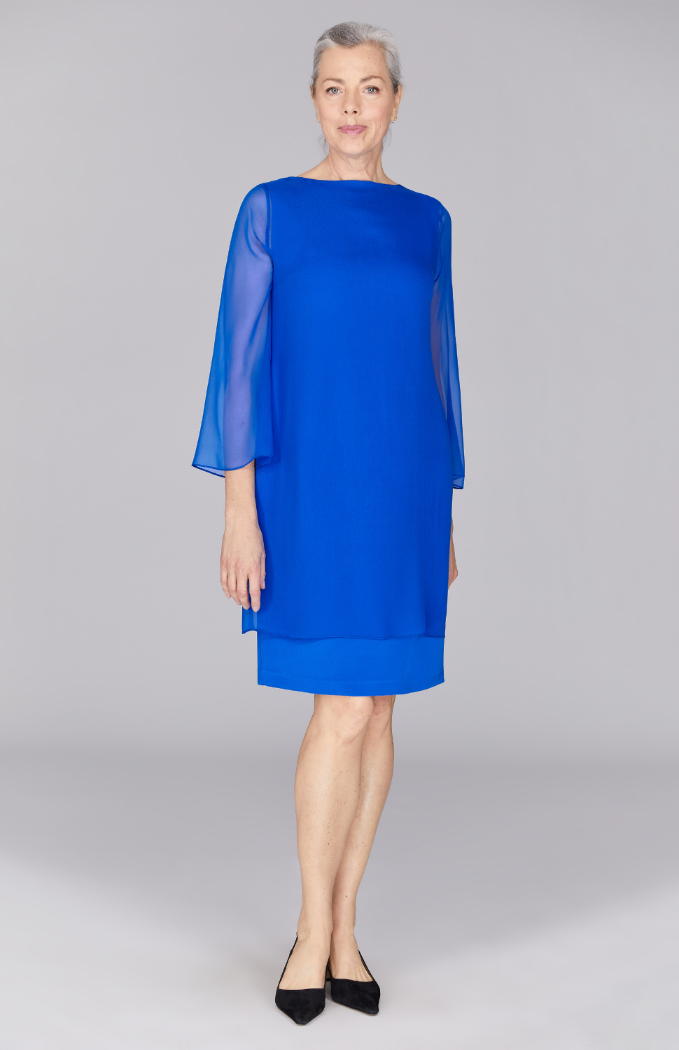 Fabienne is wearing Iris in size XS.