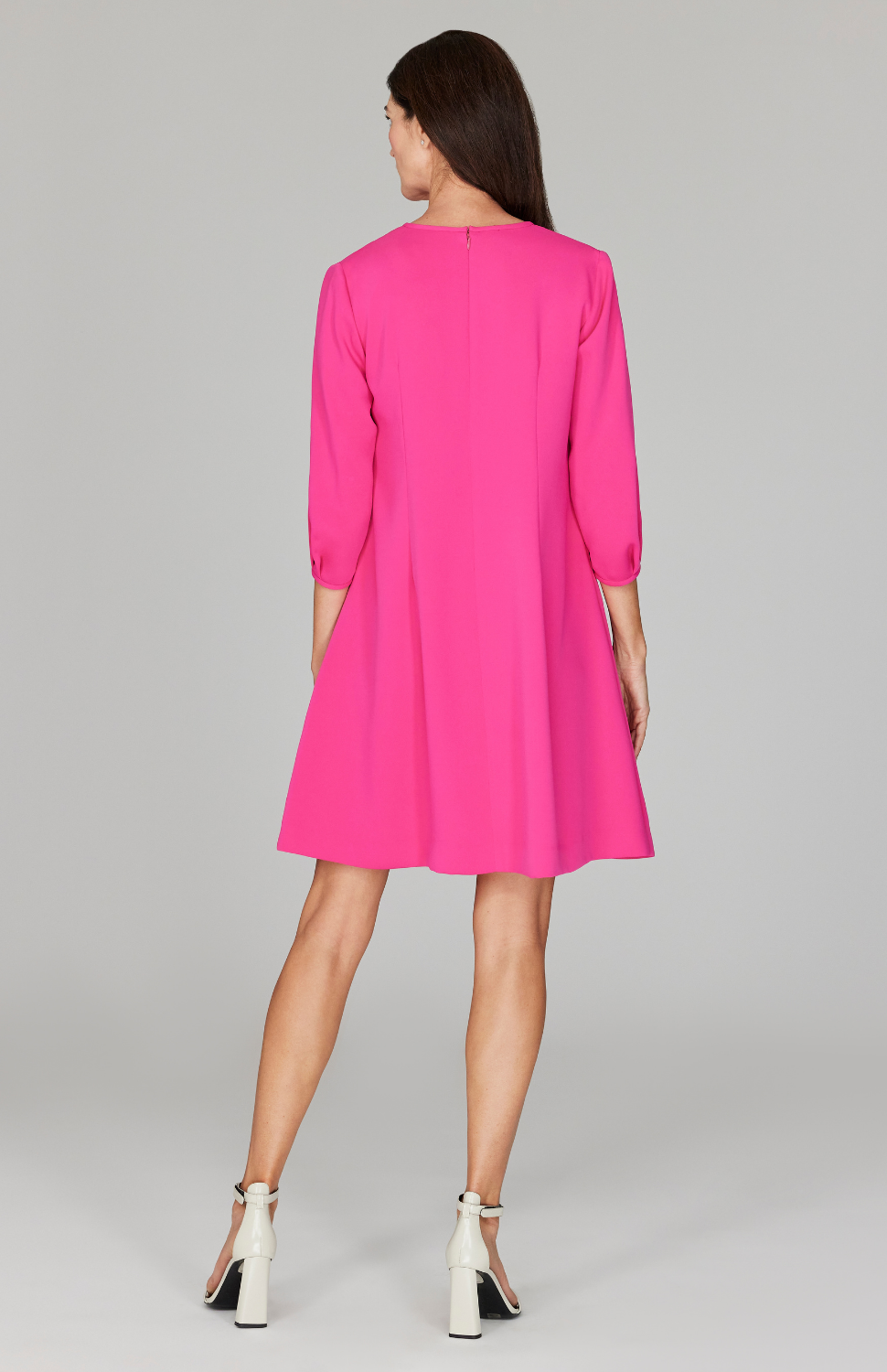 Ekaterina is 5'10" and is wearing a size XS in Pink.