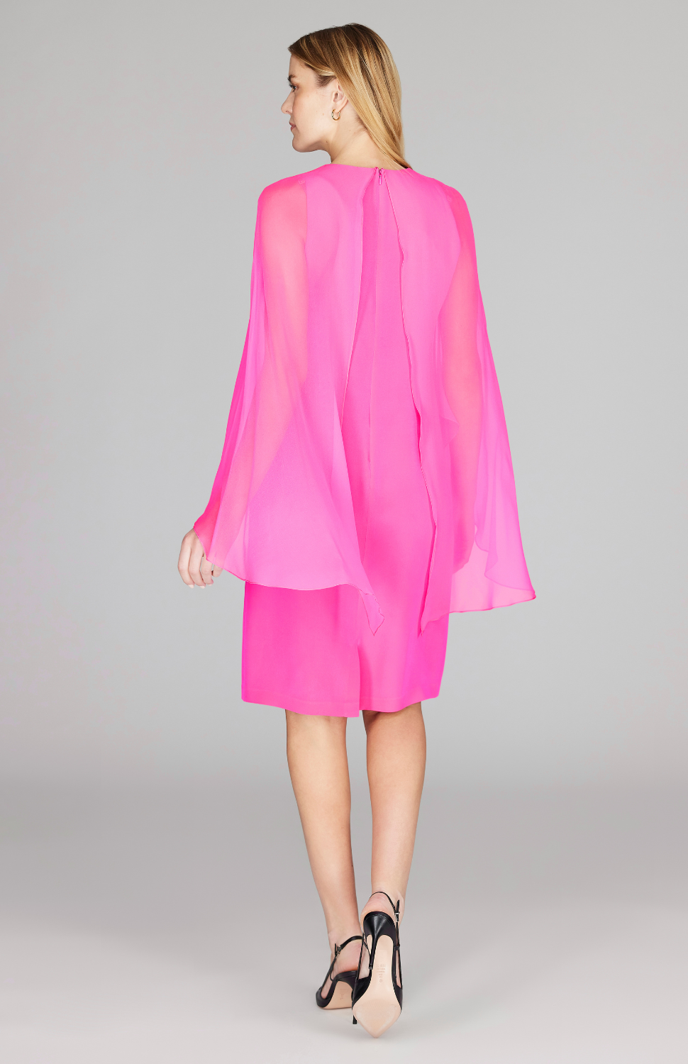 Gabby is wearing Bubblegum in size XS.