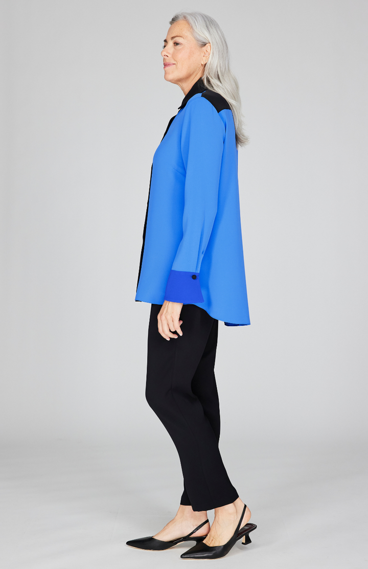 Fabienne is 5'9" and wearing Ultramarine 2 in size XS.