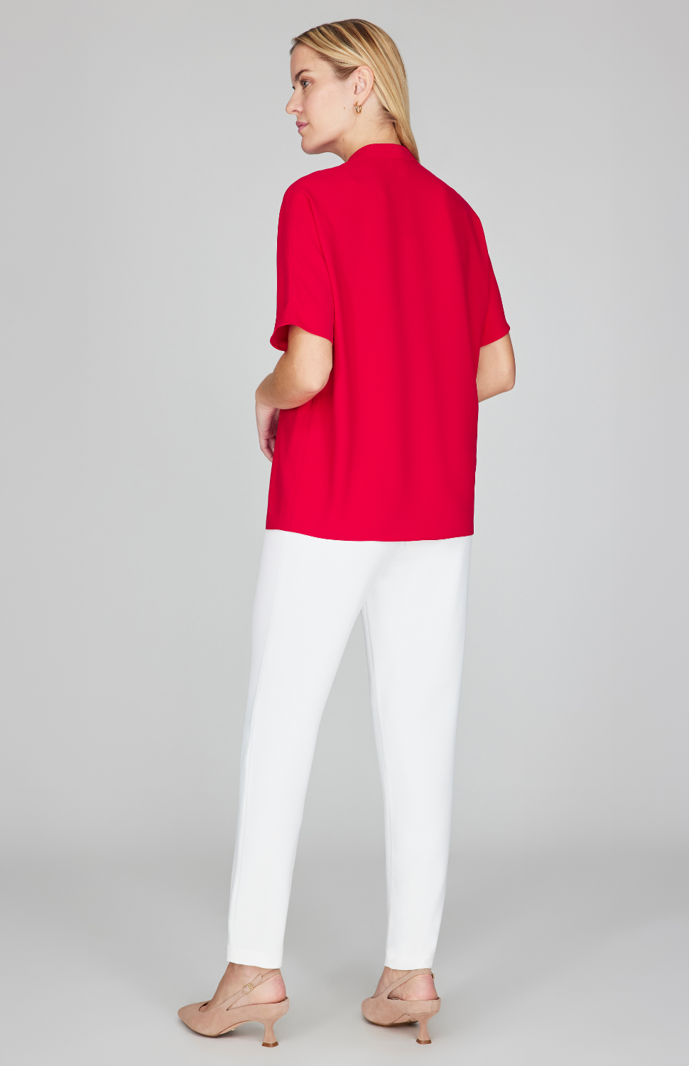 Gabby is 5'10" and wearing Ruby in size XS. 