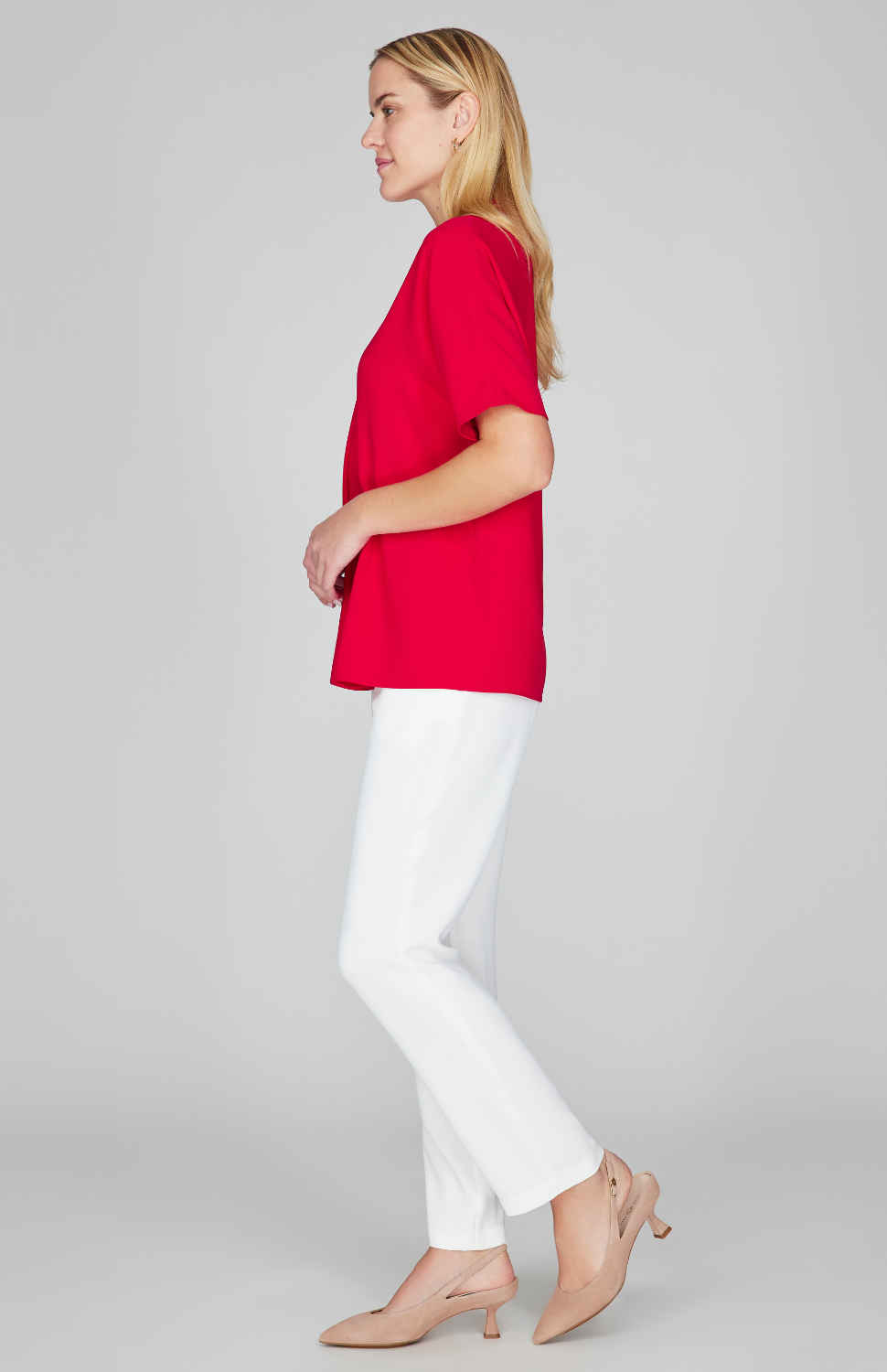 Gabby is 5'10" and wearing Ruby in size XS. 