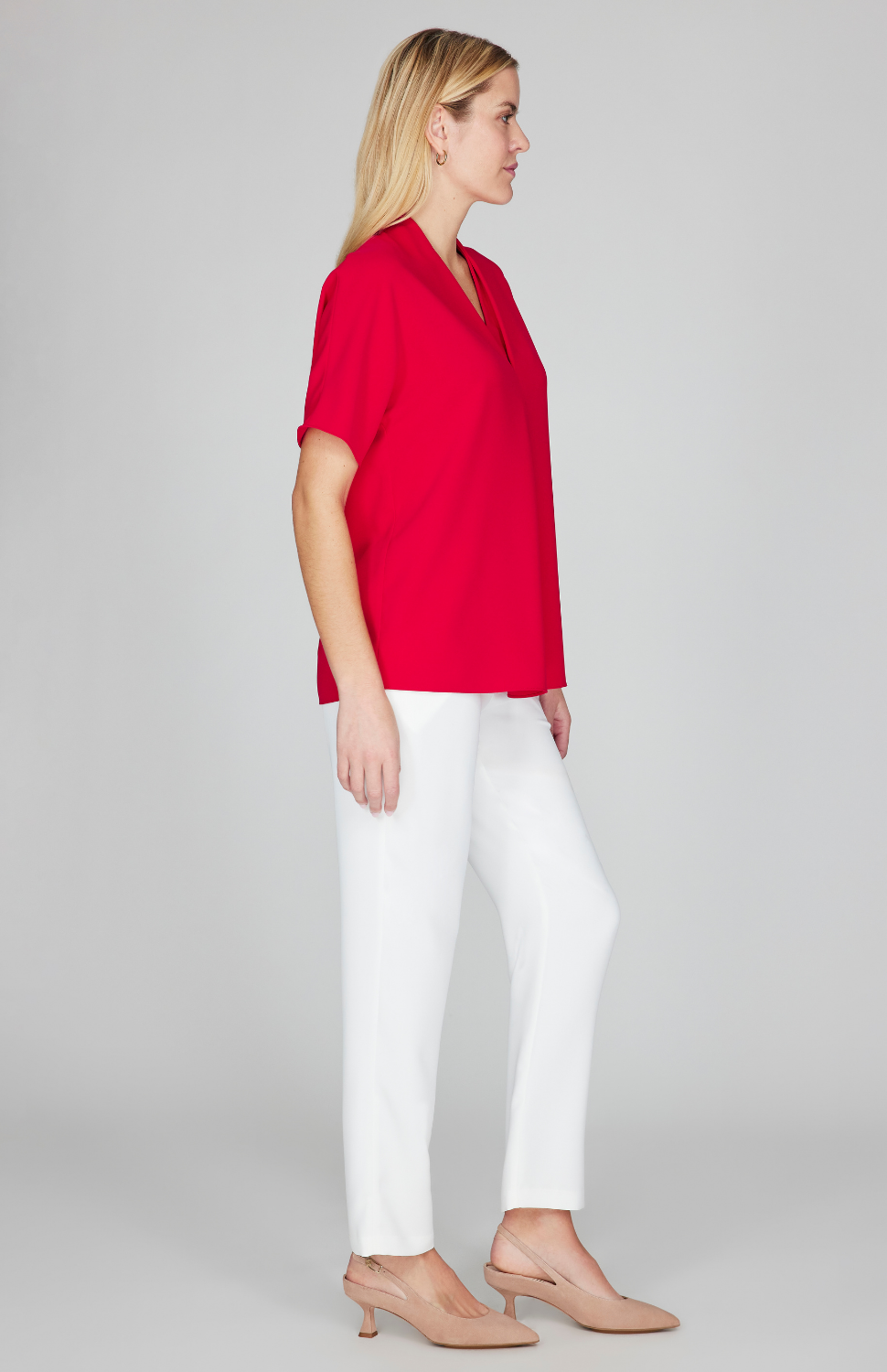 Gabby is 5'10" and wearing Ruby in size XS. 