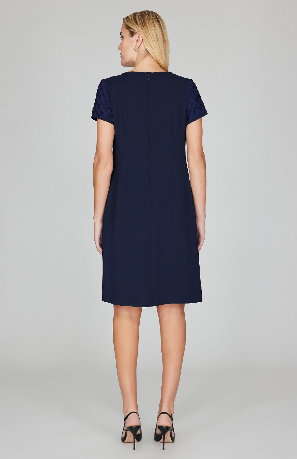 Gabby is 5'10" and wearing Midnight in size XS.