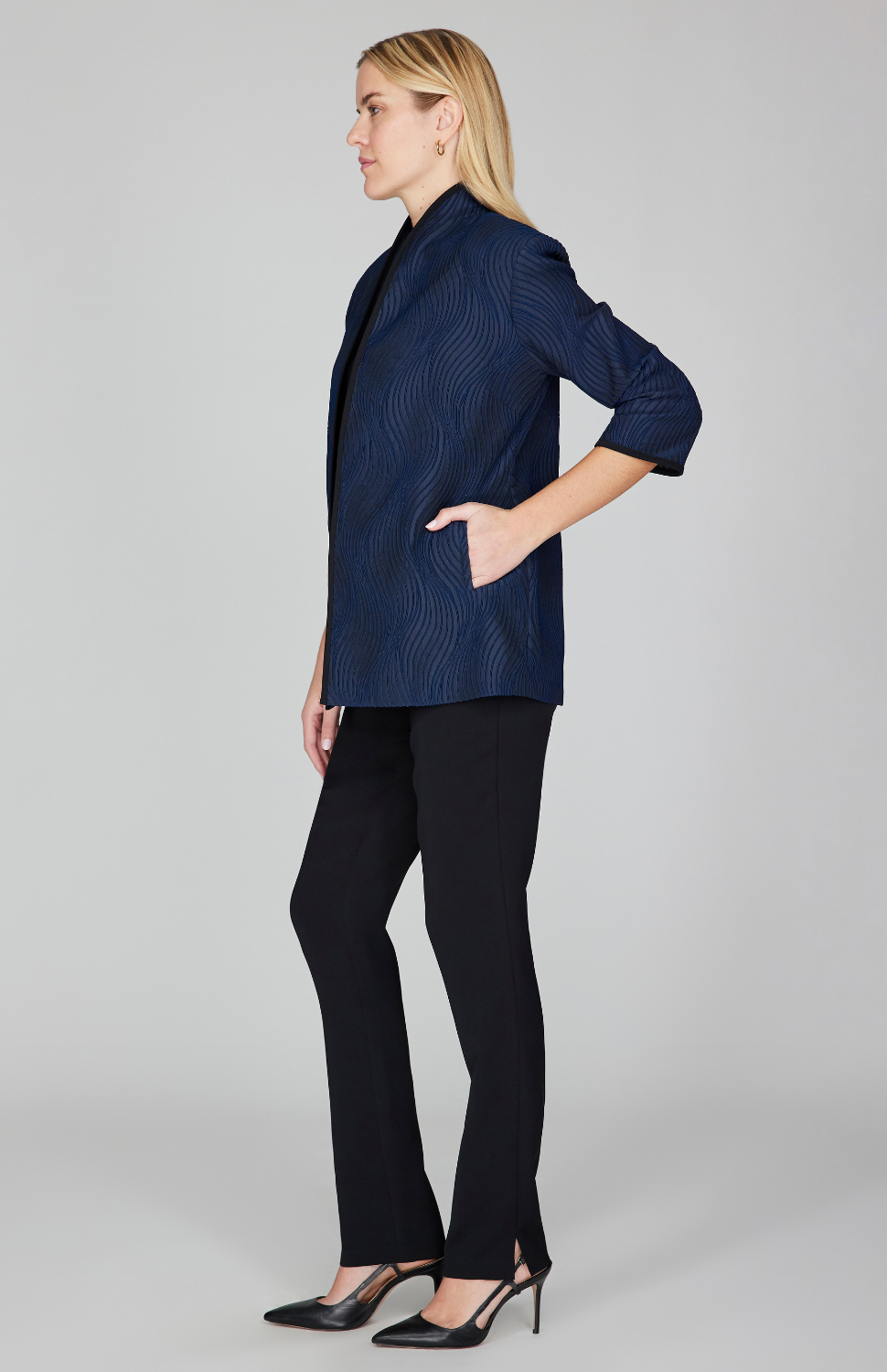 Gabby is 5'10" and wearing Midnight in size XS.