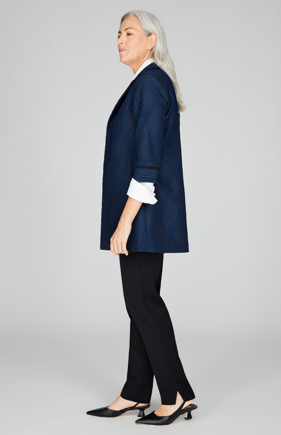 Fabienne is 5'9" and wearing Midnight in size XS.