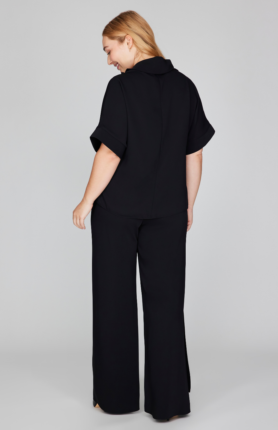 Madeline is 5'10" and wearing Black in size M.