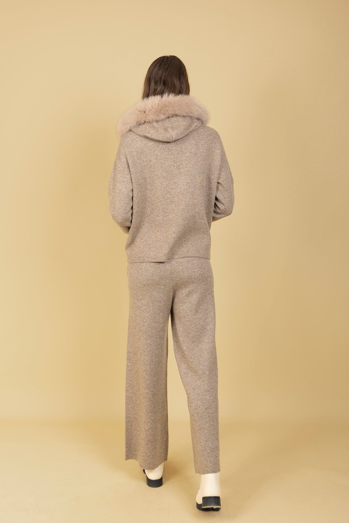 Wool Blended Straight Leg Knit Sweatpants in Khaki