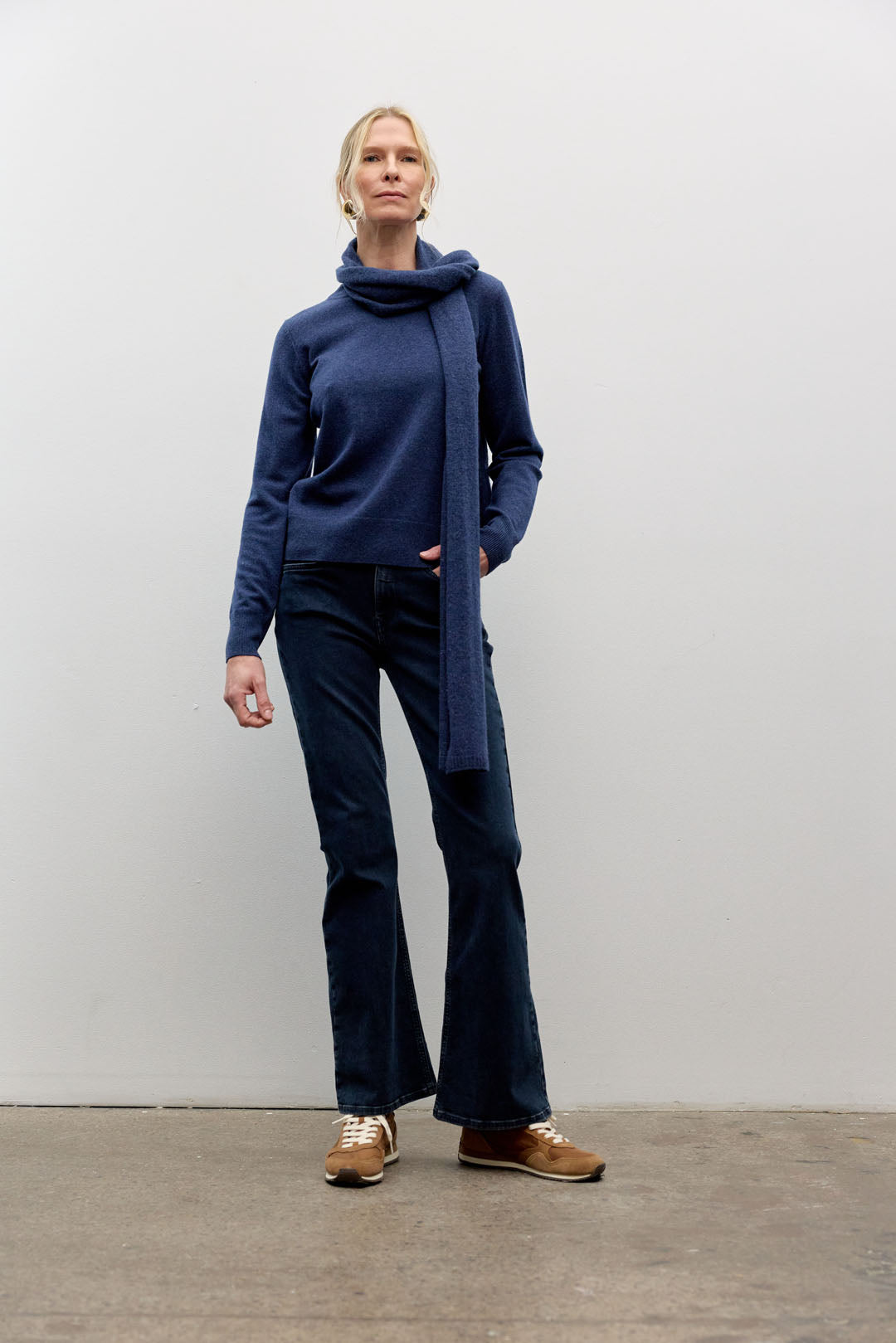 Cashmere blend long sleeve crewneck sweater