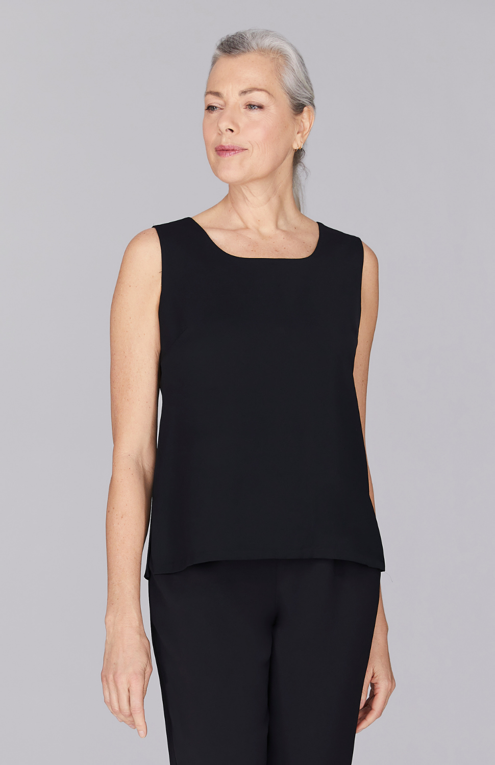 Fabienne is 5'9" and wearing Black in XS.