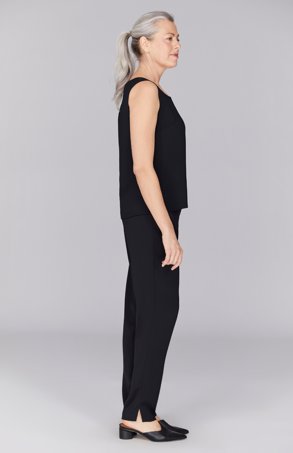 Fabienne is 5'9" and wearing Black in XS.