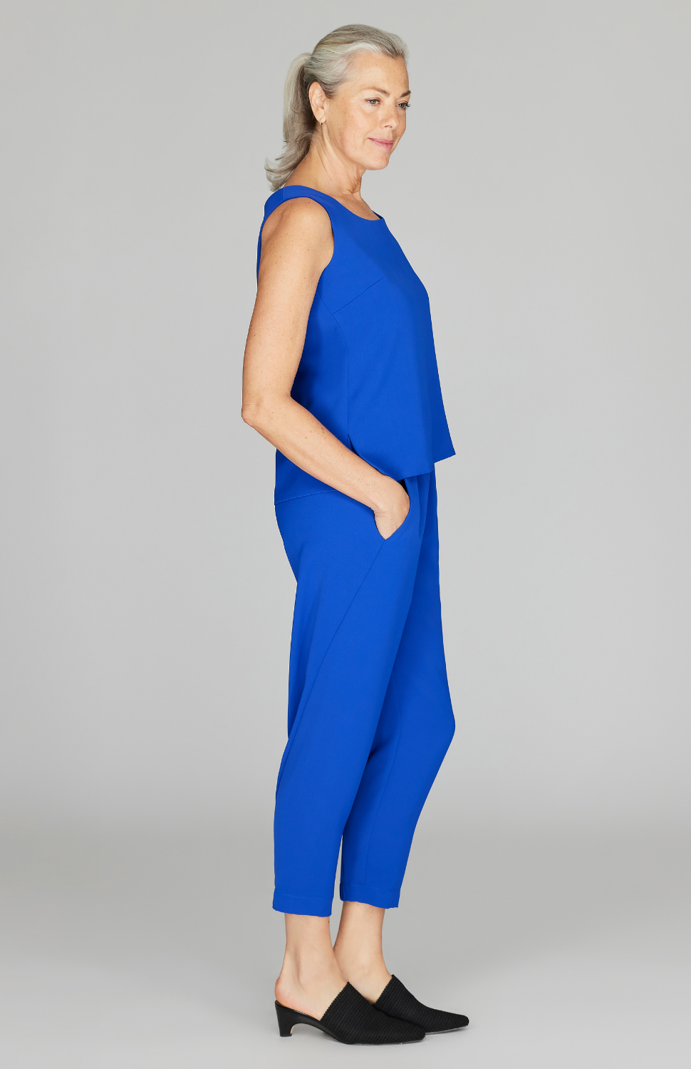 Fabienne is wearing Cobalt in size XS.