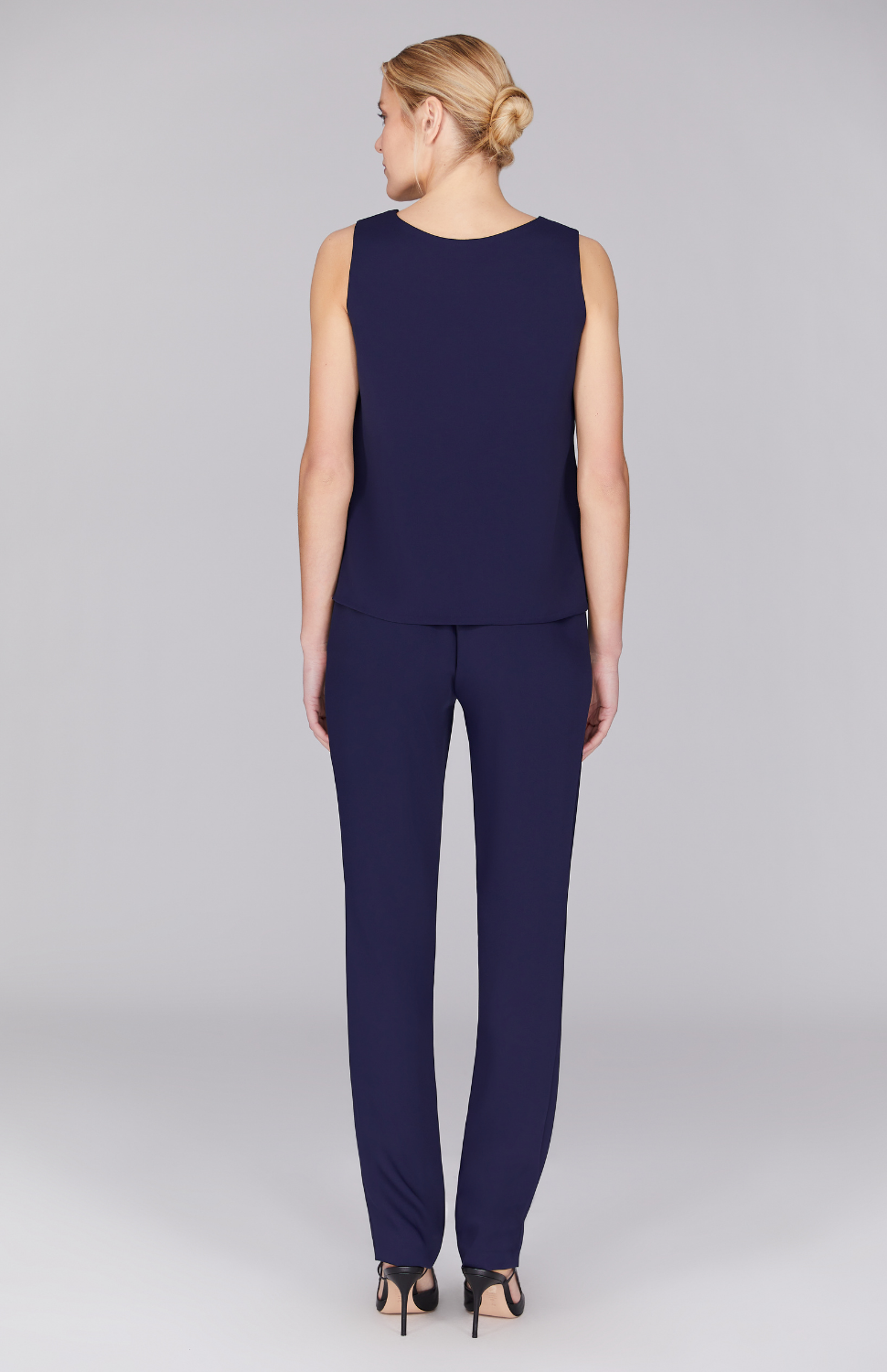 Gabby is 5'10" and wearing Midnight in XS.