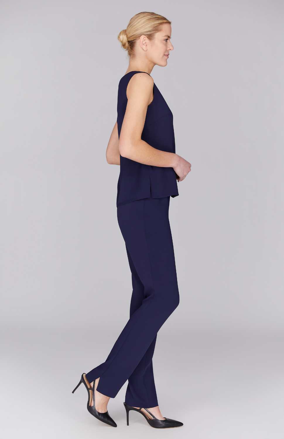 Gabby is 5'10" and wearing Midnight in XS.