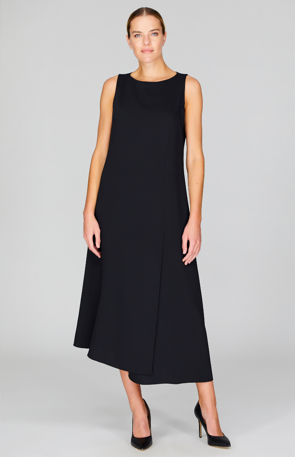 Gabby is 5'10" and wearing Black in XS.