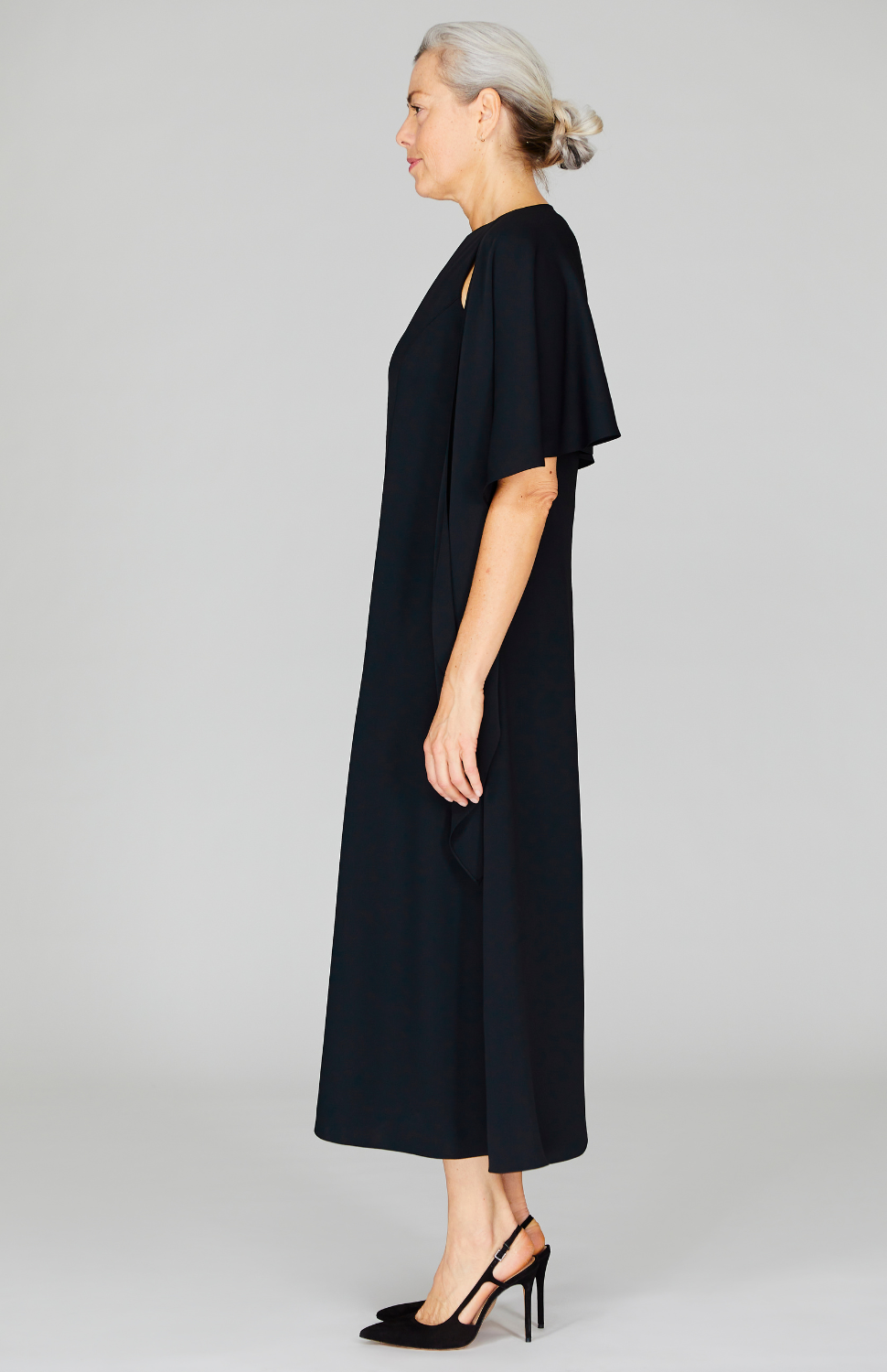 Fabienne is 5'9" and wearing Black in XS.