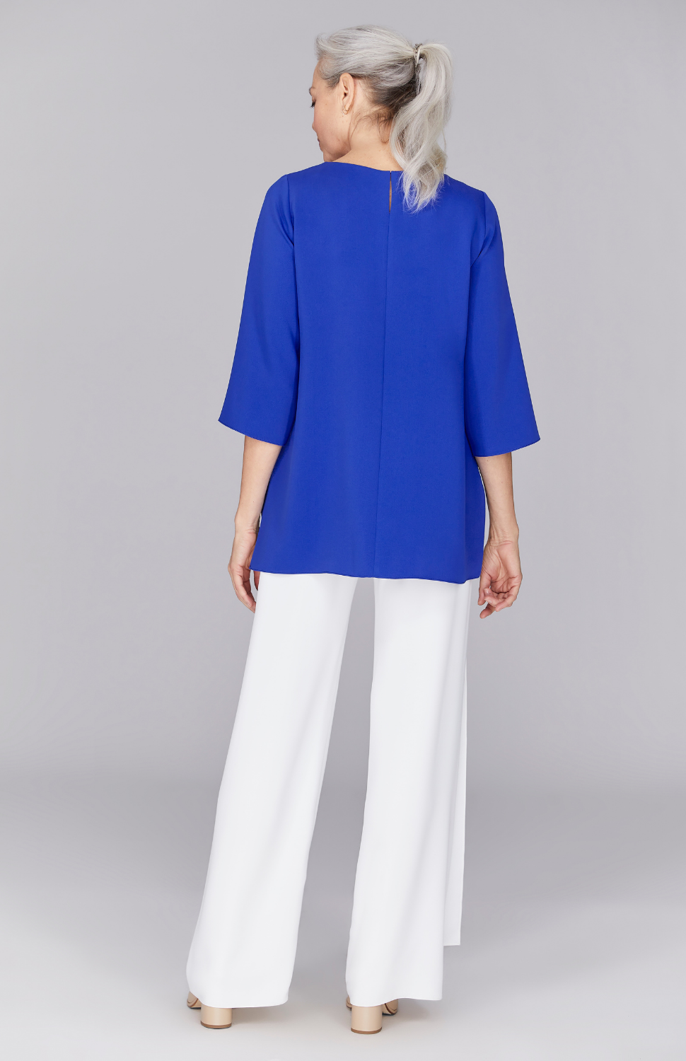 Fabienne is wearing Cobalt in size XS.
