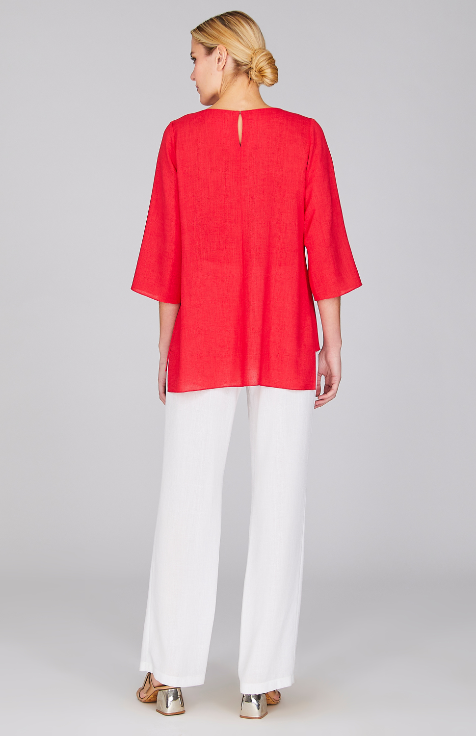 Gabby is 5'10" and is wearing a size XS in Hibiscus.